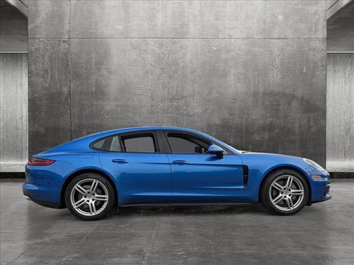 Photo 5 of 31 of 2018 Porsche Panamera 4S