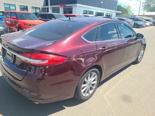 Photo 3 of 6 of 2017 Ford Fusion SE