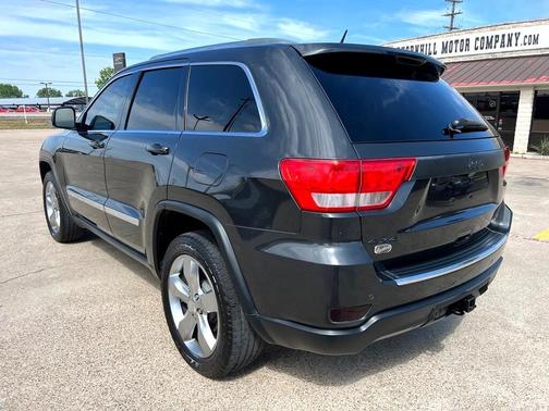 Photo 5 of 35 of 2011 Jeep Grand Cherokee Overland