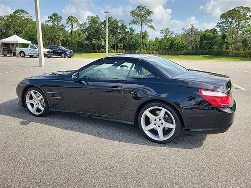 Photo 4 of 25 of 2015 Mercedes-Benz SL-Class SL 400