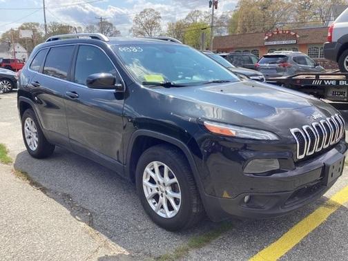 Photo 2 of 5 of 2015 Jeep Cherokee Latitude