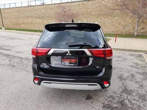 Photo 5 of 43 of 2022 Mitsubishi Outlander PHEV SEL