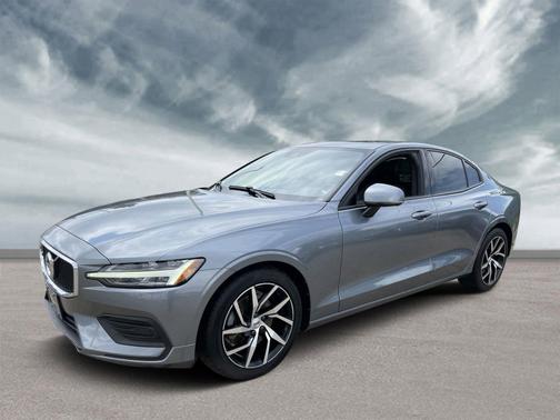 Photo 3 of 3 of 2020 Volvo S60 T5 Momentum