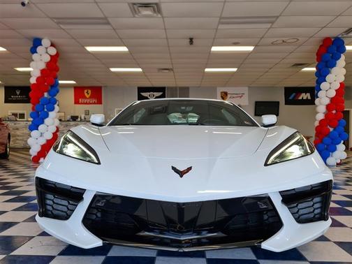 Photo 2 of 32 of 2022 Chevrolet Corvette Stingray w/2LT