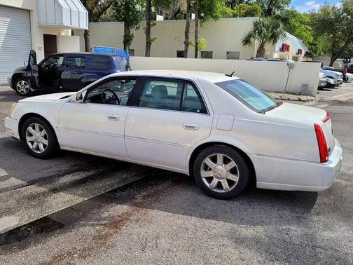 Photo 3 of 3 of 2007 Cadillac DTS