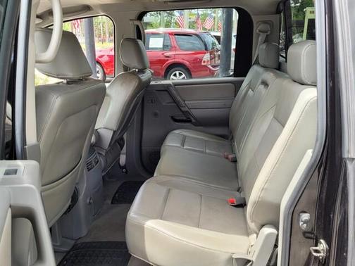 Photo 4 of 21 of 2007 Nissan Titan LE Crew Cab