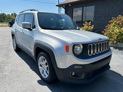 Photo 1 of 4 of 2015 Jeep Renegade Latitude
