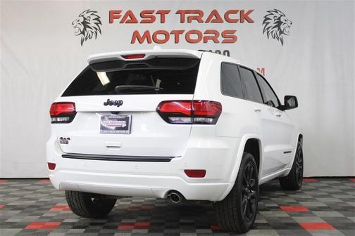 Photo 5 of 45 of 2018 Jeep Grand Cherokee Laredo