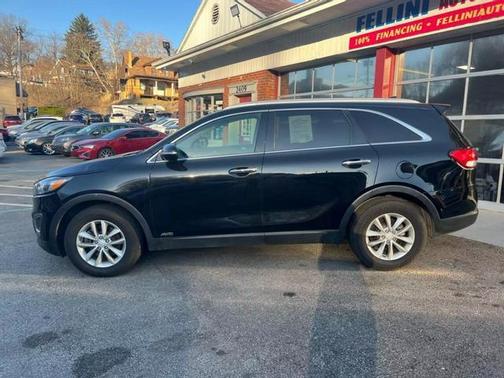 Photo 2 of 18 of 2016 Kia Sorento LX