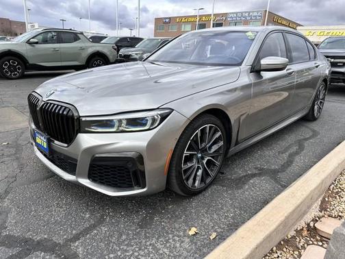 Photo 5 of 30 of 2020 BMW M760 i xDrive