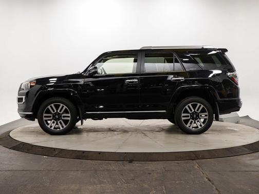 Photo 2 of 31 of 2022 Toyota 4Runner Limited