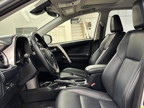 Photo 5 of 39 of 2018 Toyota RAV4 Hybrid Limited