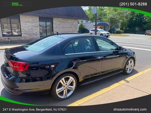 Photo 5 of 45 of 2015 Volkswagen Jetta 2.0T GLI SEL