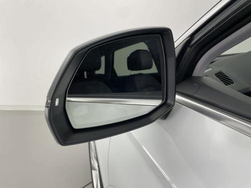 Photo 5 of 25 of 2021 Audi Q5 40 Premium Plus