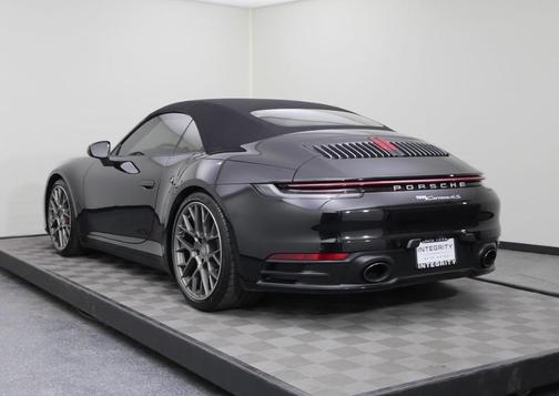 Photo 4 of 48 of 2020 Porsche 911 Carrera 4S