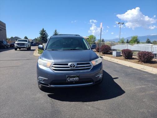 Photo 2 of 11 of 2012 Toyota Highlander SE