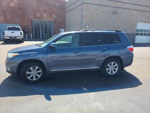 Photo 4 of 11 of 2012 Toyota Highlander SE