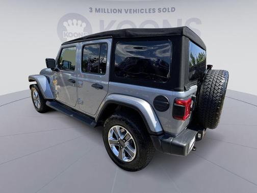Photo 4 of 24 of 2018 Jeep Wrangler Unlimited Sahara