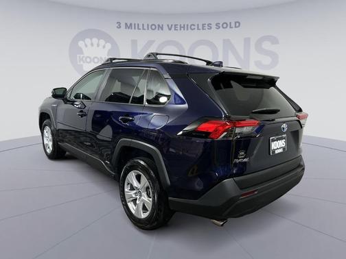Photo 4 of 31 of 2021 Toyota RAV4 Hybrid XLE