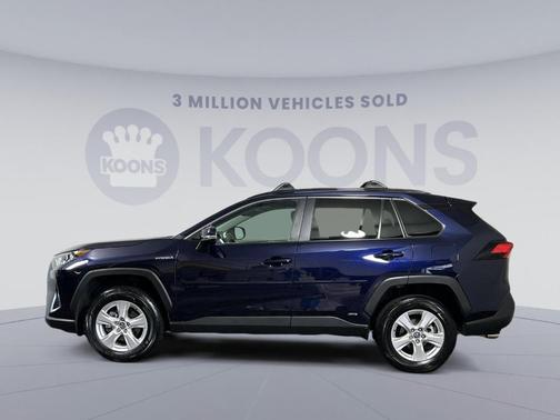 Photo 2 of 31 of 2021 Toyota RAV4 Hybrid XLE