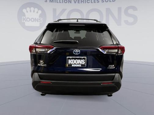 Photo 5 of 31 of 2021 Toyota RAV4 Hybrid XLE