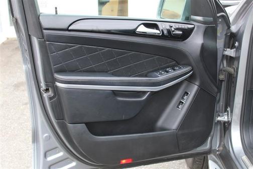 Photo 2 of 46 of 2014 Mercedes-Benz GL-Class GL 550 4MATIC
