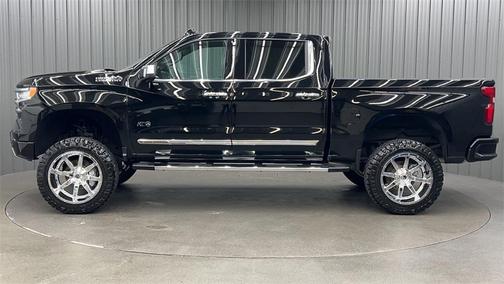 Photo 2 of 41 of 2022 Chevrolet Silverado 1500 High Country