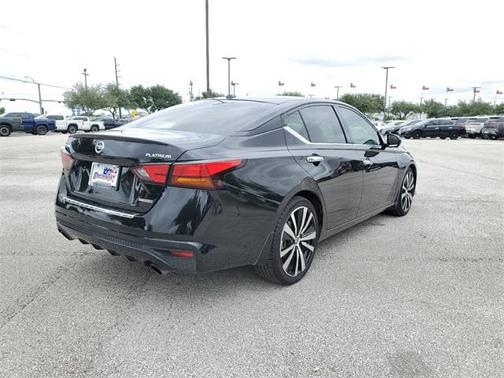 Photo 5 of 32 of 2020 Nissan Altima 2.0 Platinum