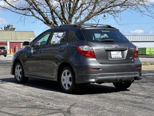 Photo 5 of 32 of 2009 Toyota Matrix S