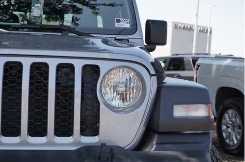 Photo 3 of 21 of 2020 Jeep Gladiator Sport