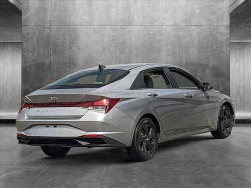 Photo 5 of 19 of 2021 Hyundai Elantra SEL