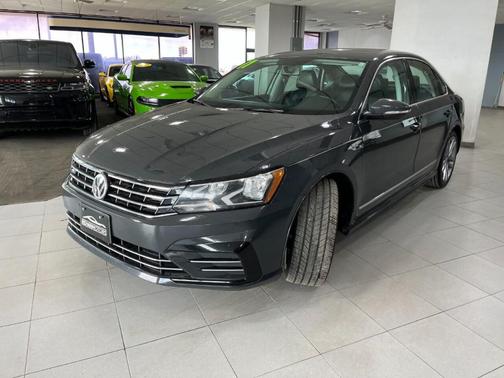 Photo 5 of 44 of 2017 Volkswagen Passat 1.8T R-Line