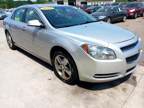 Photo 3 of 21 of 2011 Chevrolet Malibu 2LT