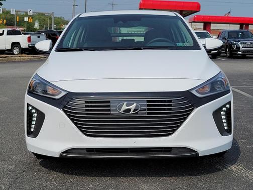 Photo 3 of 31 of 2018 Hyundai IONIQ Hybrid Limited