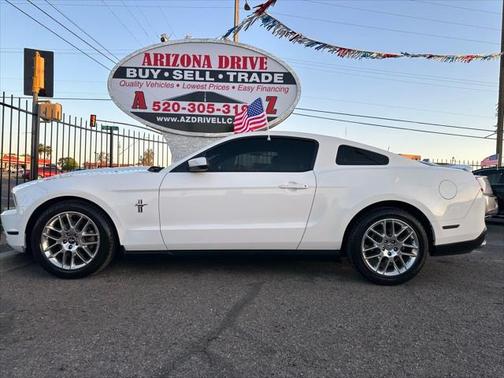 Photo 2 of 17 of 2012 Ford Mustang V6 Premium