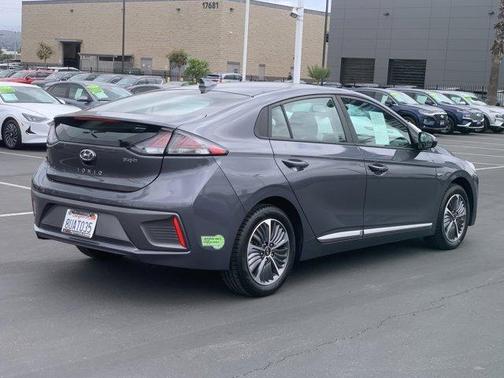 Photo 3 of 28 of 2020 Hyundai IONIQ Plug-In Hybrid SE