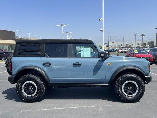 Photo 3 of 27 of 2022 Ford Bronco Badlands