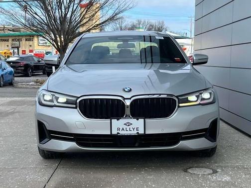 Photo 3 of 39 of 2021 BMW 540 i xDrive