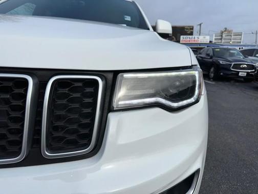 Photo 3 of 21 of 2018 Jeep Grand Cherokee Sterling Edition