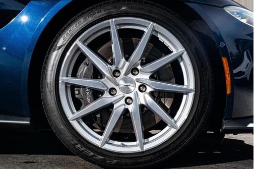 Photo 4 of 31 of 2020 Aston Martin Vantage