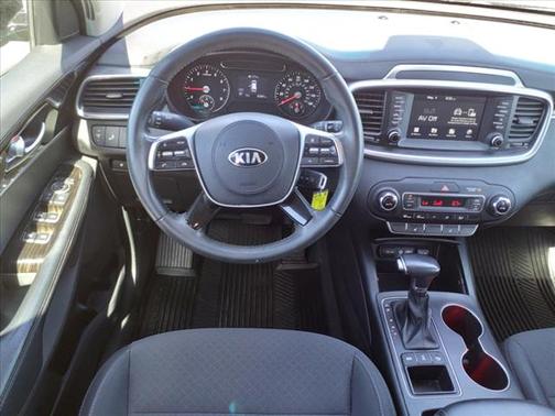 Photo 4 of 25 of 2020 Kia Sorento LX
