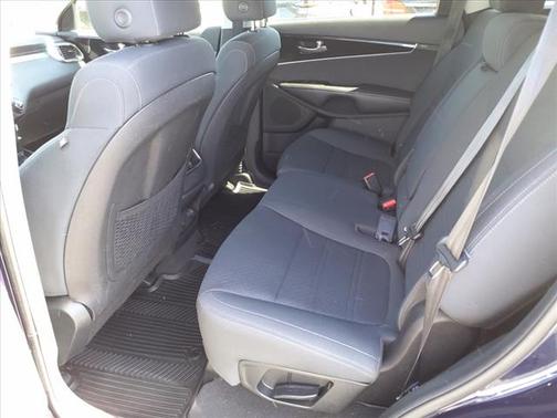 Photo 3 of 25 of 2020 Kia Sorento LX