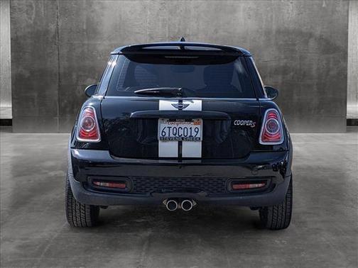 Photo 5 of 15 of 2011 MINI Cooper S Base