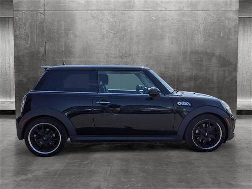 Photo 2 of 15 of 2011 MINI Cooper S Base
