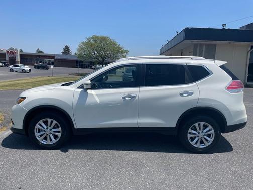Photo 4 of 40 of 2016 Nissan Rogue SV