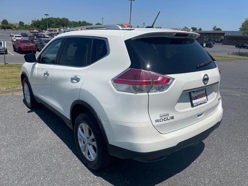 Photo 5 of 40 of 2016 Nissan Rogue SV
