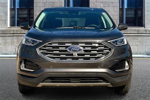 Photo 3 of 35 of 2020 Ford Edge Titanium
