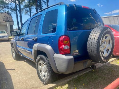 Photo 4 of 9 of 2004 Jeep Liberty Sport