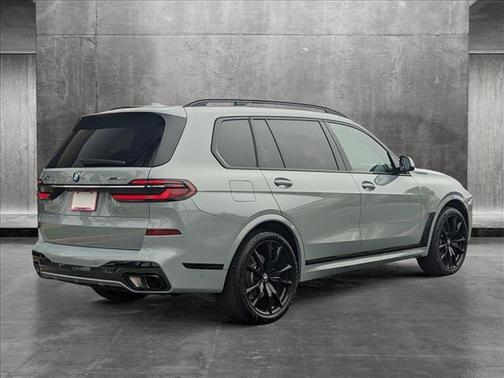 Photo 5 of 24 of 2023 BMW X7 xDrive40i