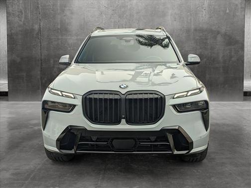 Photo 2 of 24 of 2023 BMW X7 xDrive40i